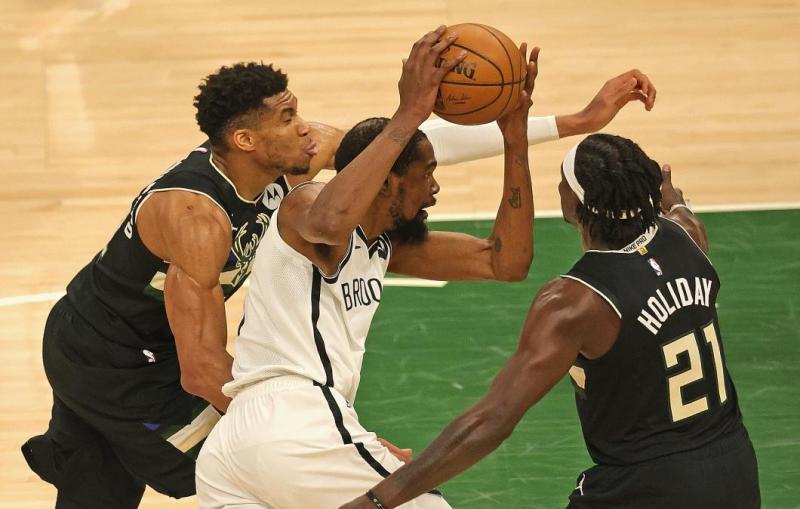 Milwaukee Bucks gana el primer juego de la nueva temporada